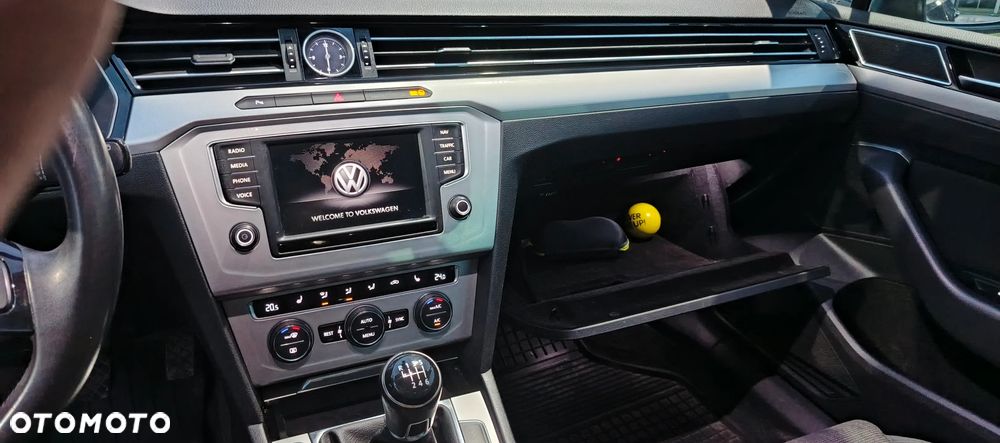 Volkswagen Passat - 15