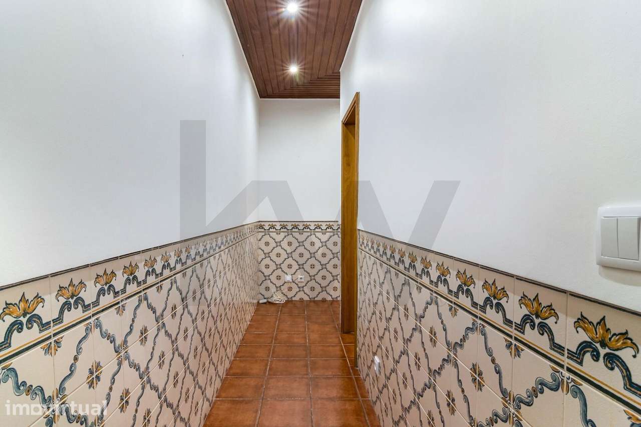 EXCLUSIVO T2 REMODELADO COM TERRAÇO ÚNICO NO AREEIRO, LISBOA - Grande imagem: 5/24