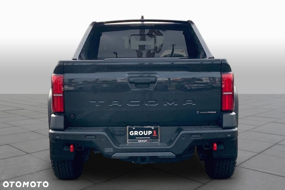 Toyota Tacoma - 4