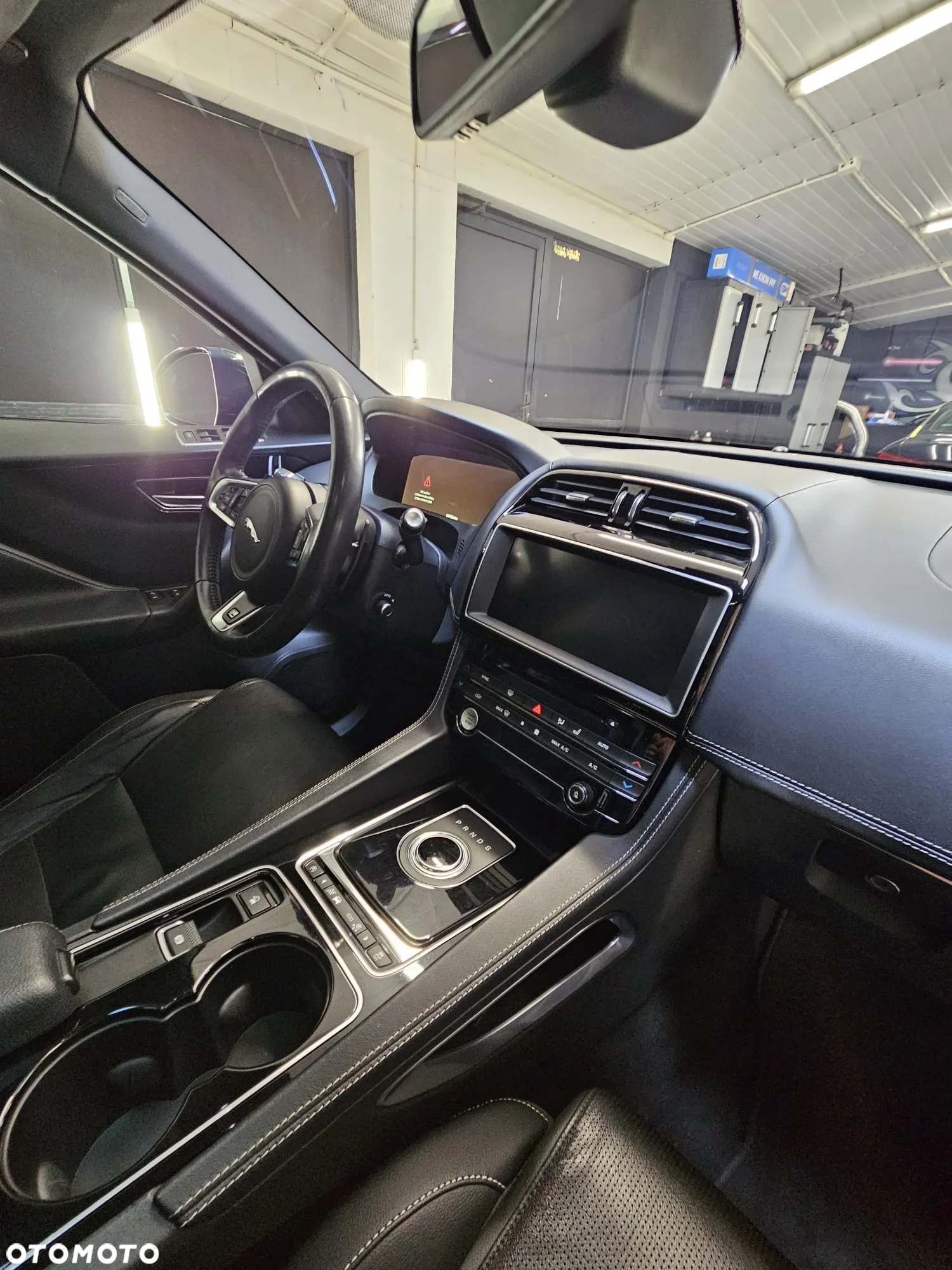Jaguar F-Pace 35t AWD Prestige - 31