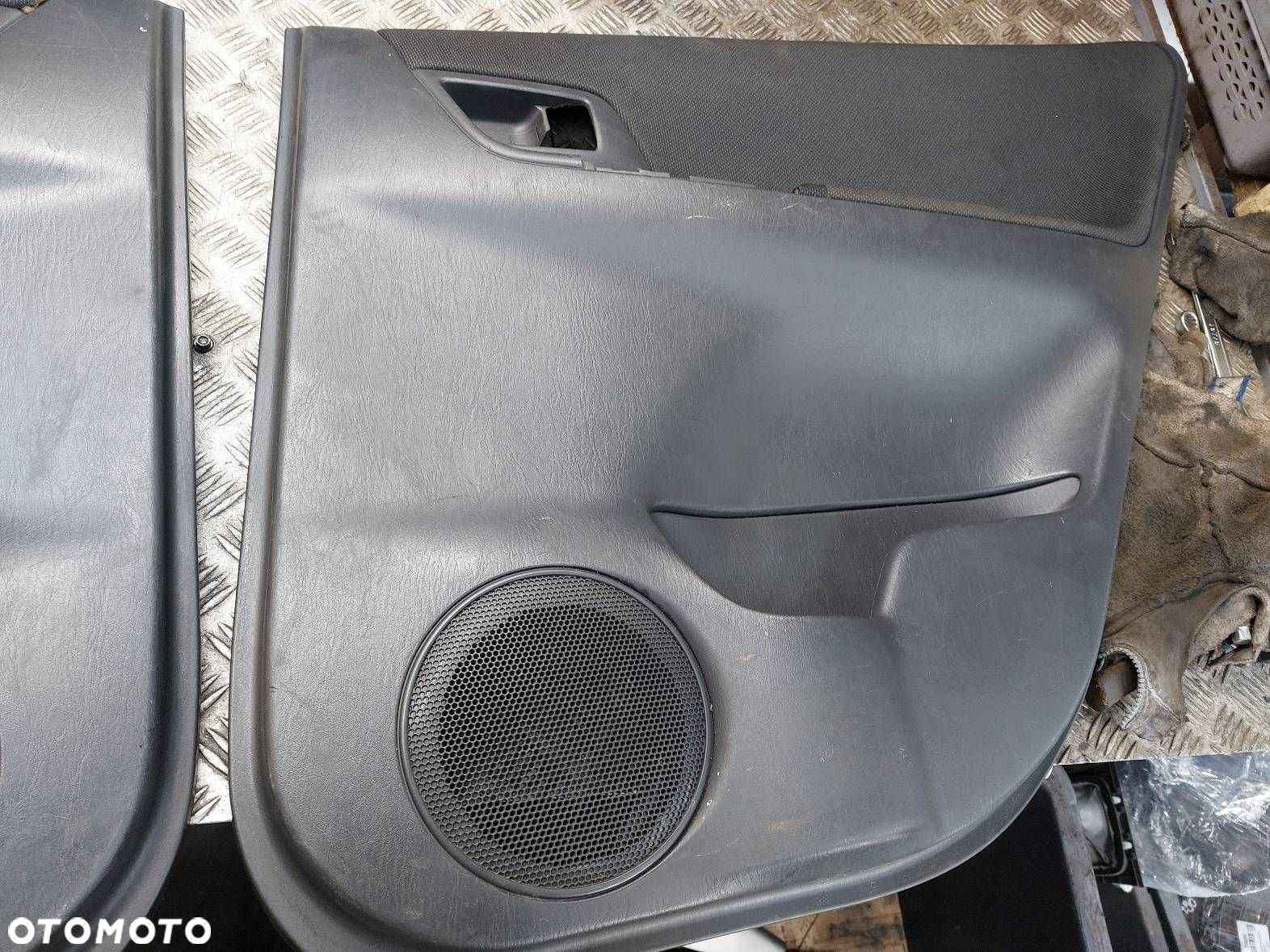 BOCZKI DRZWI KOMPLET 1/4 TOYOTA COROLLA VERSO I - 5
