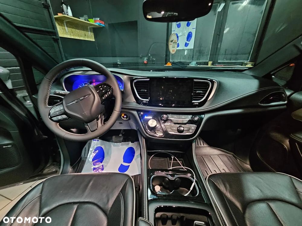 Chrysler Pacifica - 8