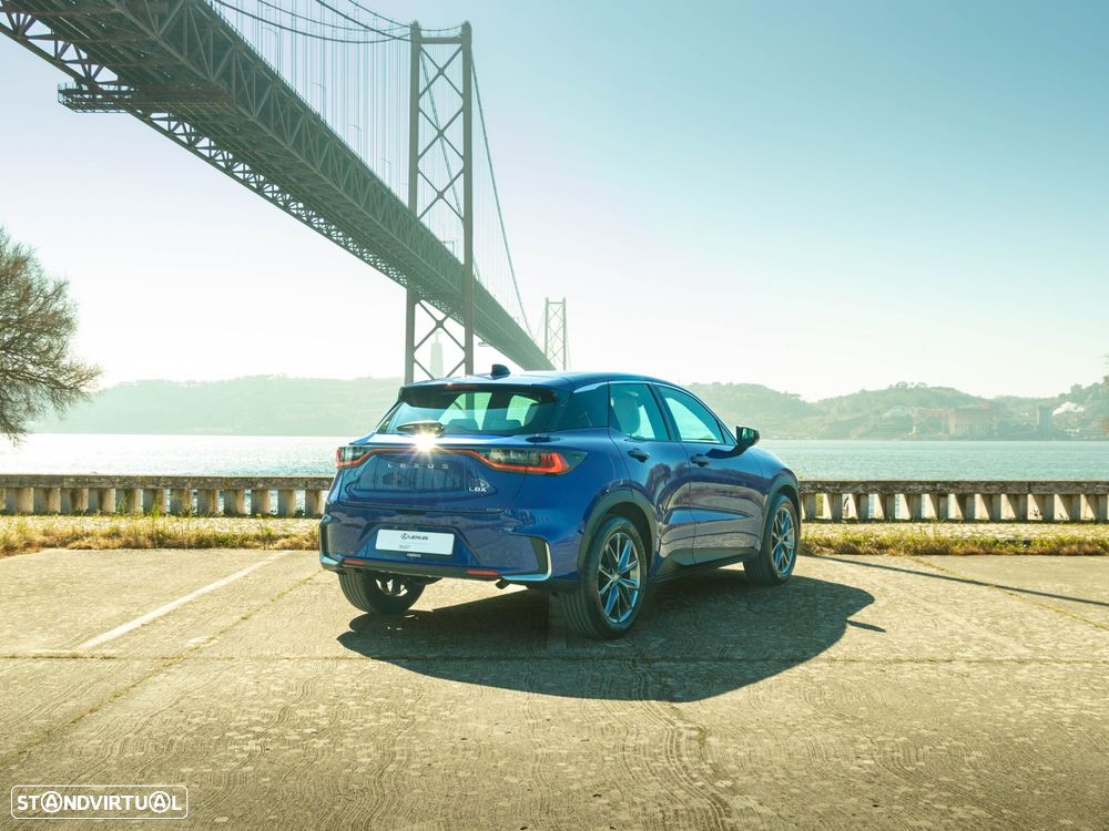 Lexus LBX Elegant - 8