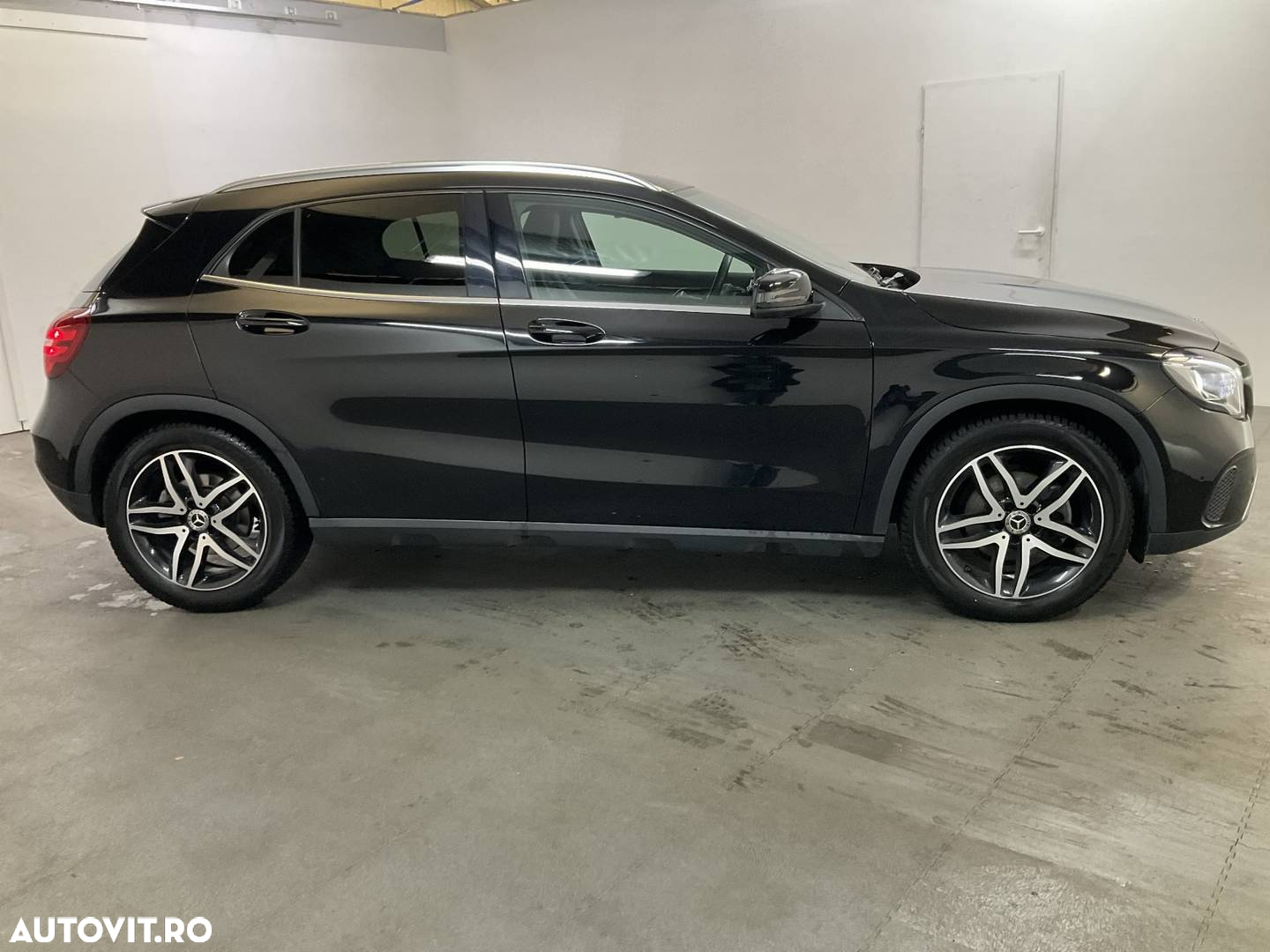 Mercedes-Benz GLA 180 7G-DCT Urban - 5