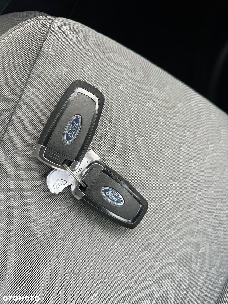 Ford Tourneo Courier 1.0 EcoBoost Titanium - 21