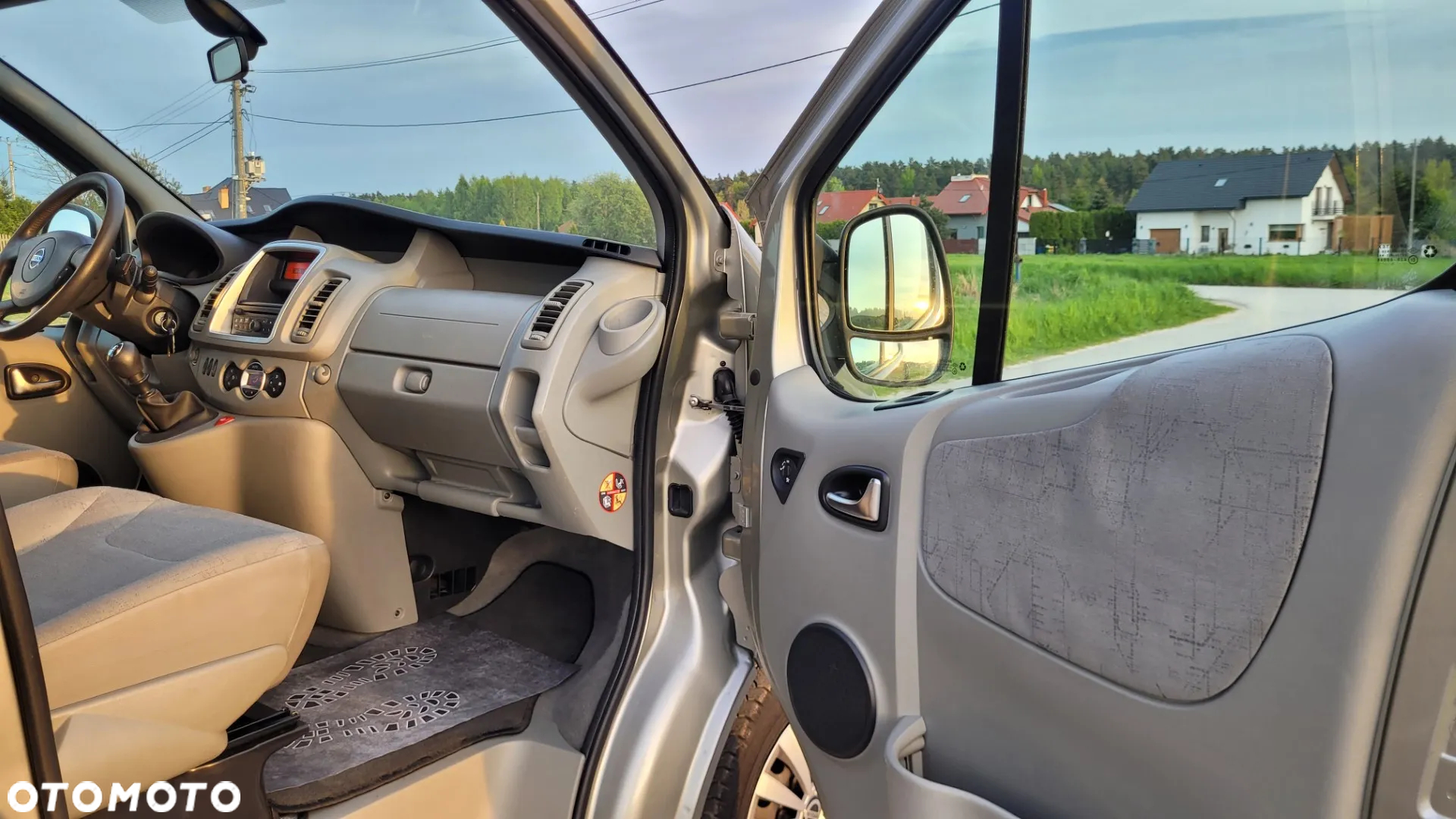 Renault Trafic 2.0 dCi 115 FAP Grand Passenger Black Edition - 17