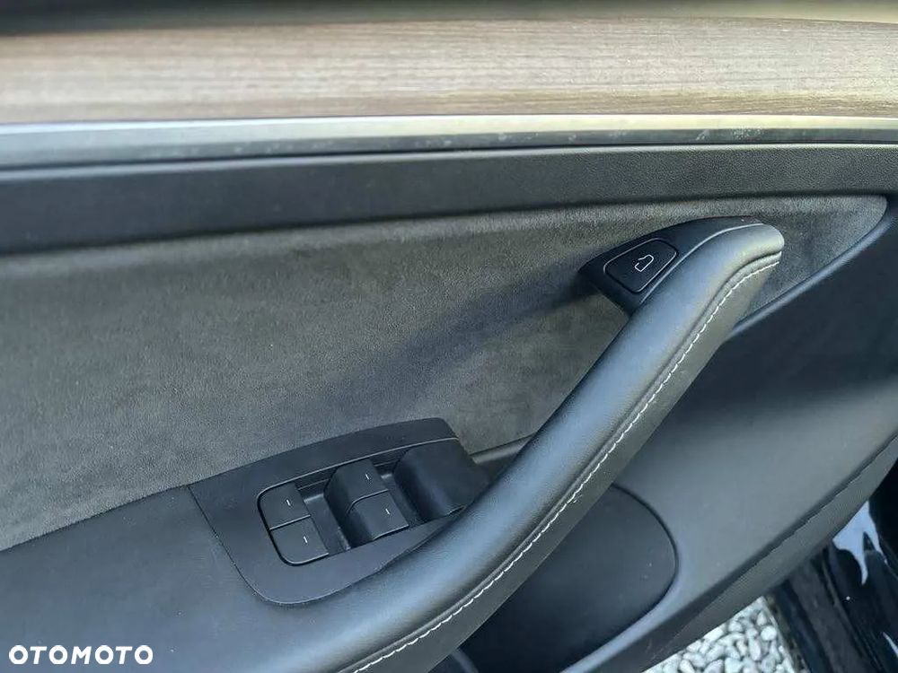 Tesla Model 3 Standard Range Plus - 8