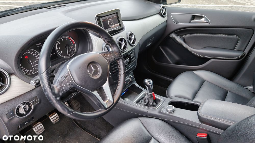 Mercedes-Benz Klasa B 200 Edition - 24