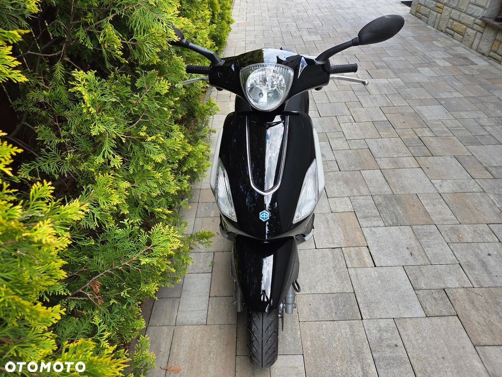 Piaggio FLY - 8