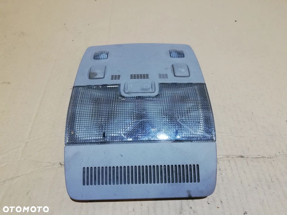 LAMPKA PODSUFITKI OŚWIETLENIE KABINY AUDI A4 B6 8E0951177 - 1