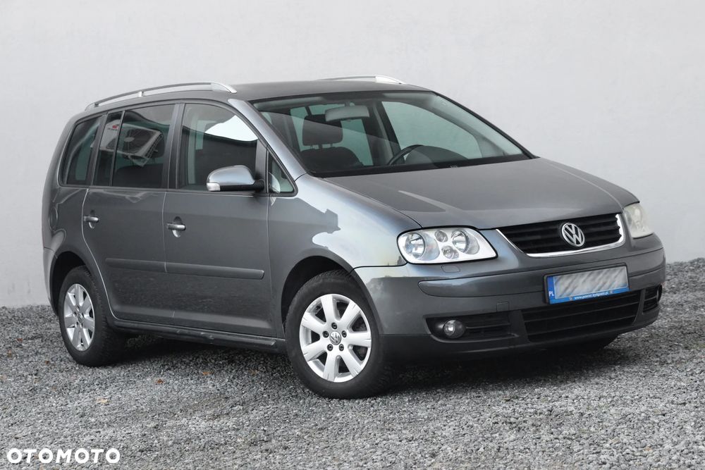 Volkswagen Touran 2.0 TDI Trendline DSG - 2