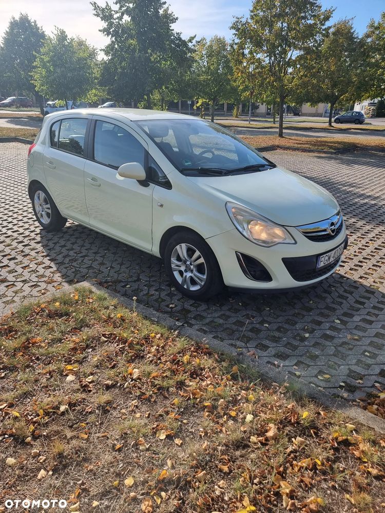 Opel Corsa 2012 photo 2
