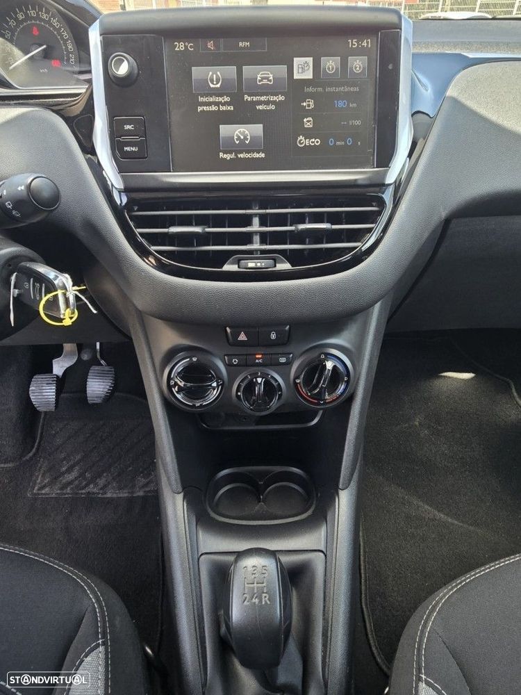 Peugeot 208 1.2 PureTech Allure - 21