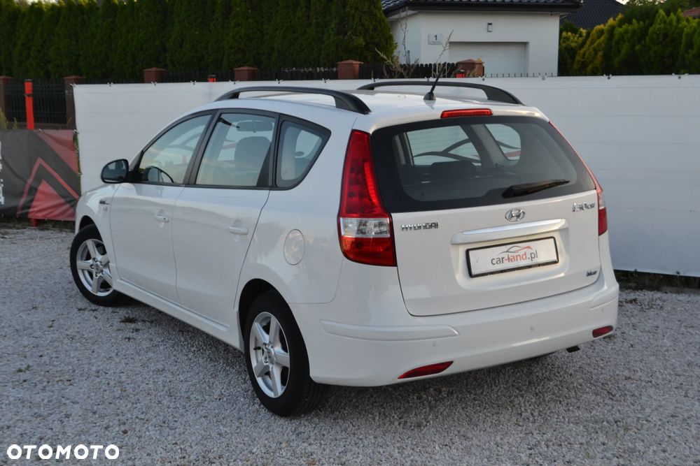 Hyundai i30 i30cw blue 1.6 CRDi Trend - 9