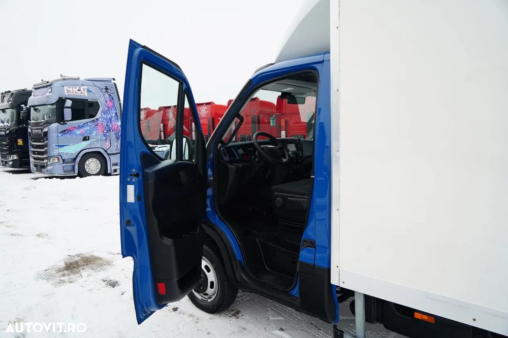 Iveco DAILY 35-160 / CONTAINER 4.2 M / LIFT - 750 kg / TWIN GVWR: 3500 KG - 22
