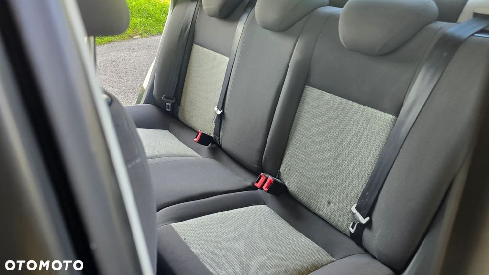 Seat Ibiza 1.4 16V Style - 30