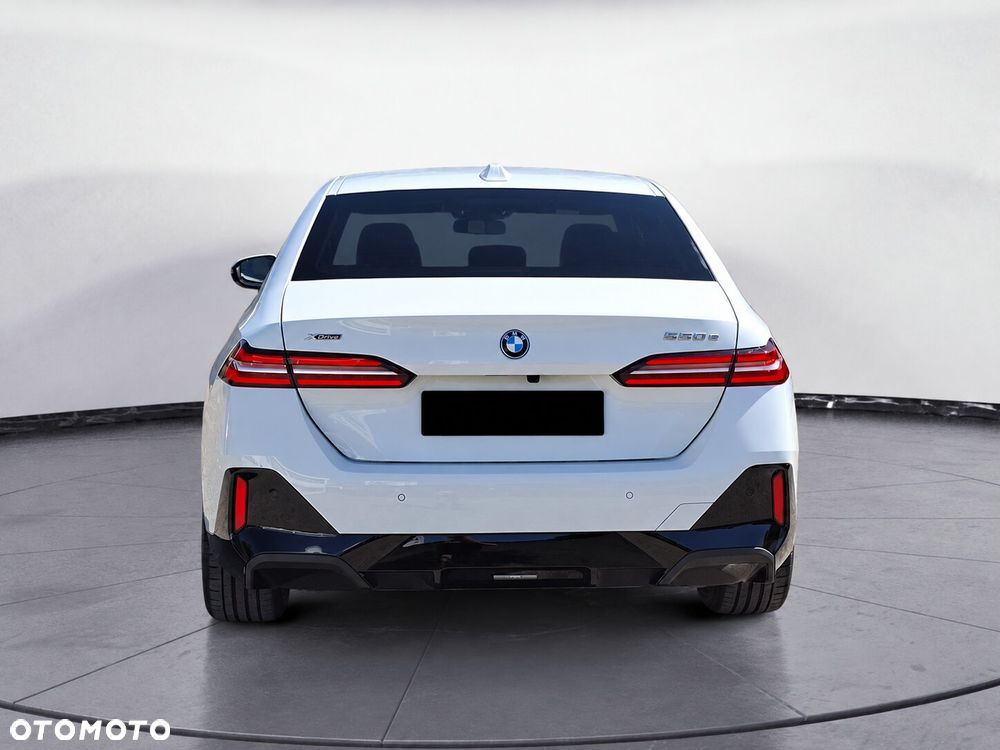BMW Seria 5 550e xDrive - 4