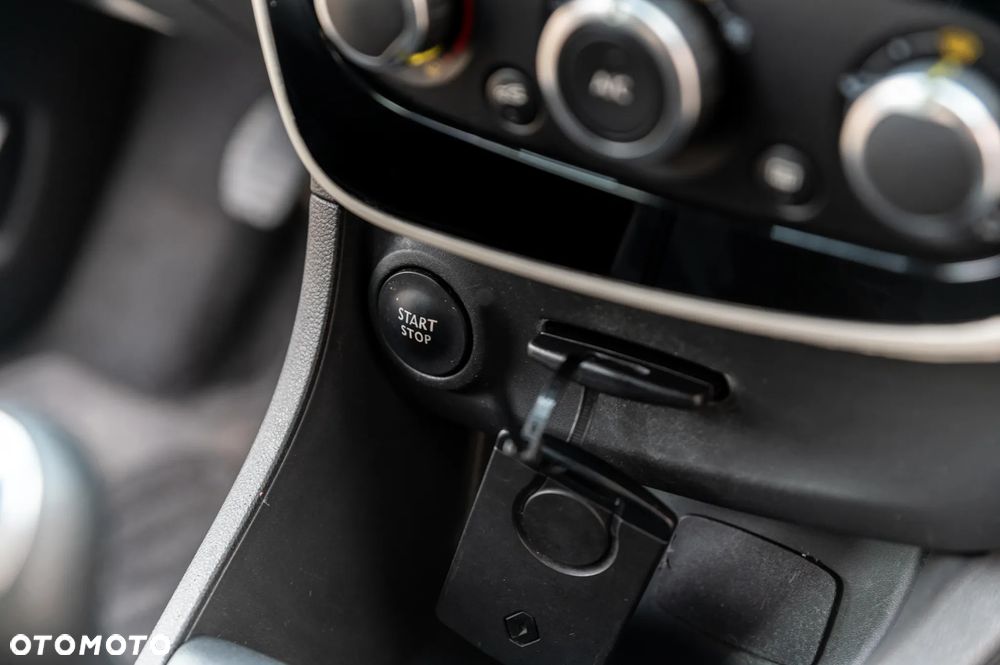 Renault Clio 1.2 16V 75 Life - 27