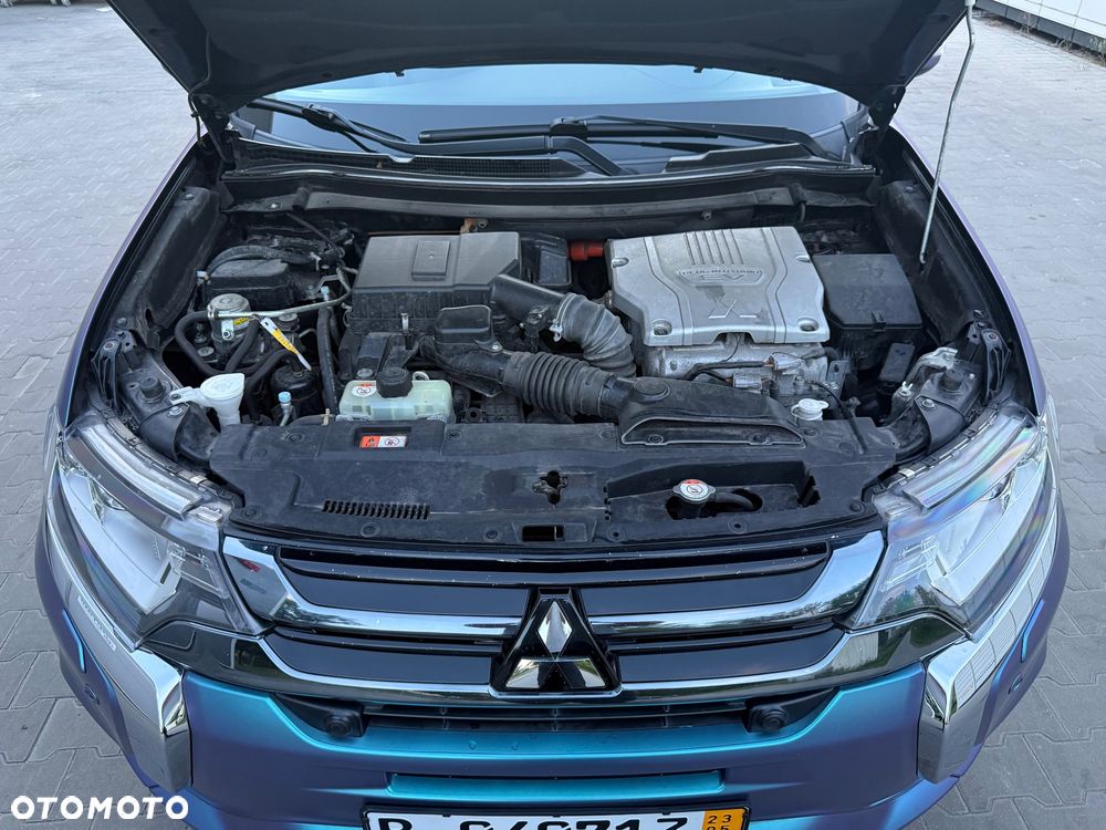Mitsubishi Outlander 2.0 4WD Top - 16