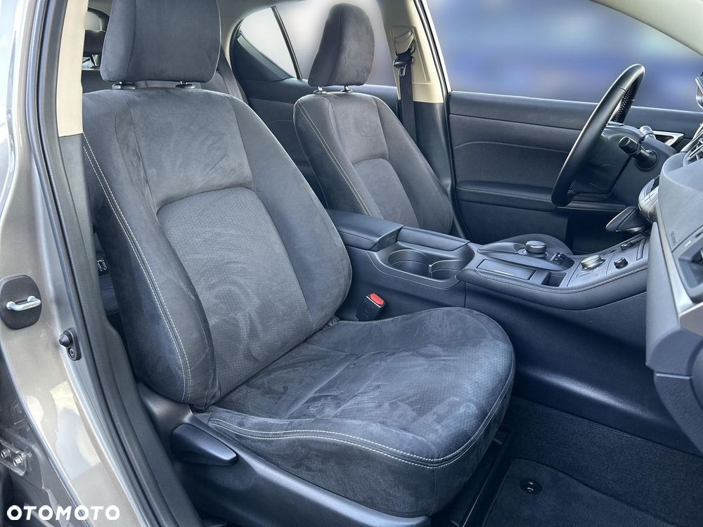 Lexus CT - 9