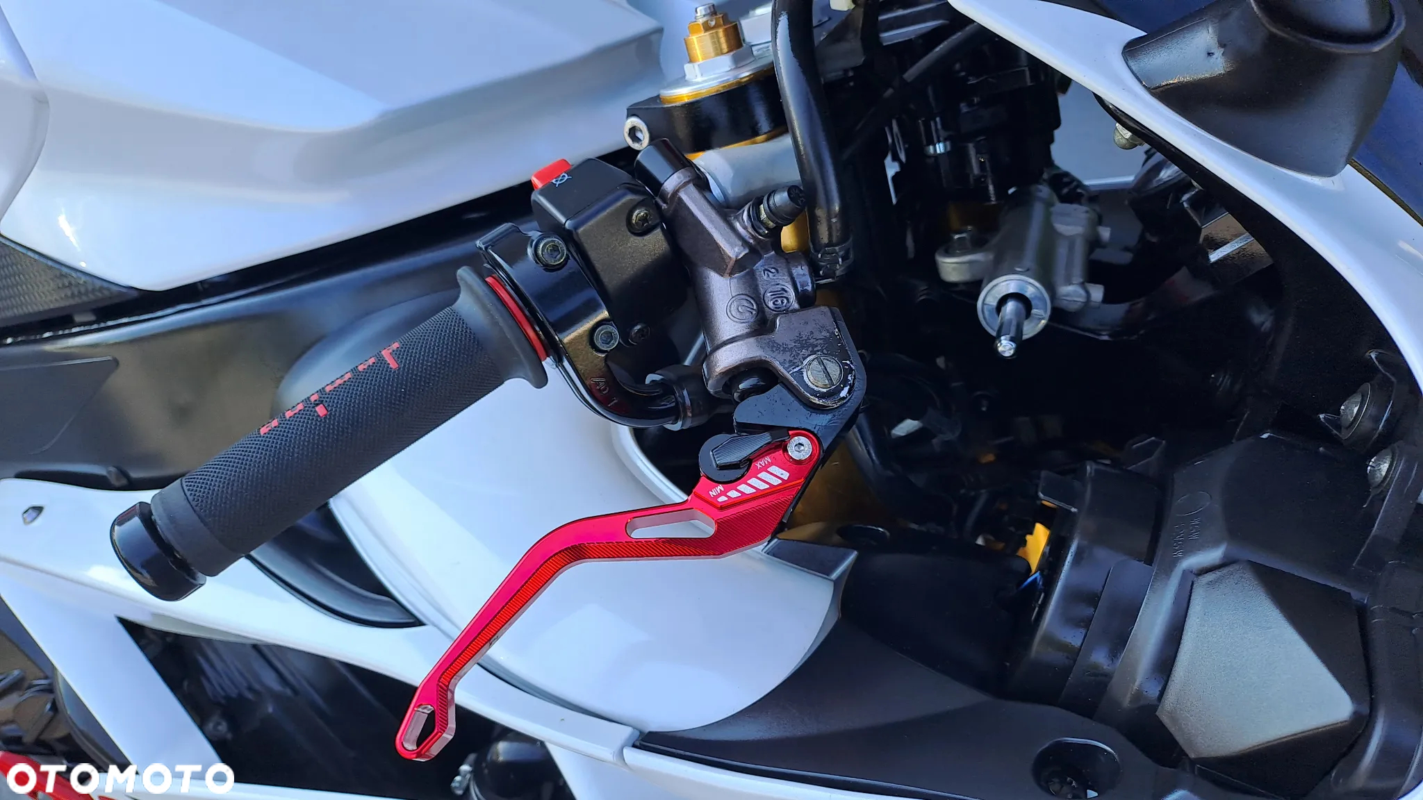 Yamaha R1 - 17