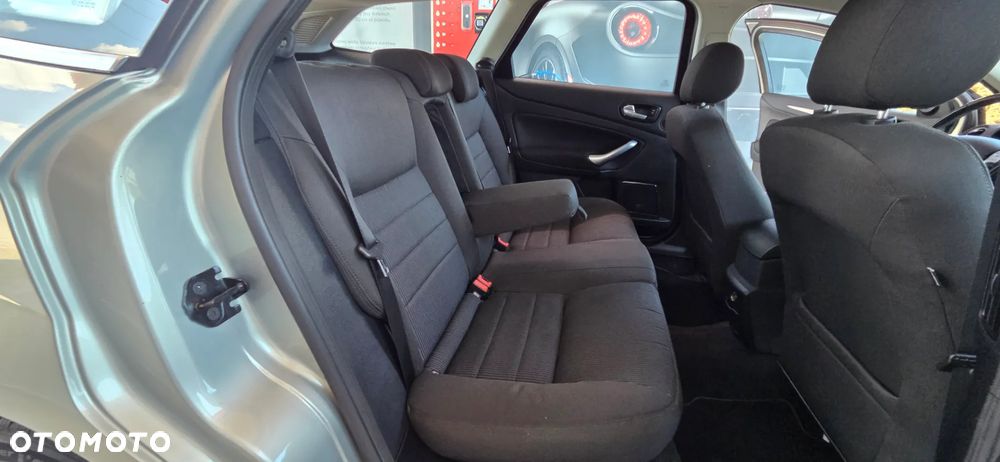 Ford Mondeo 2.0 TDCi Ghia - 34