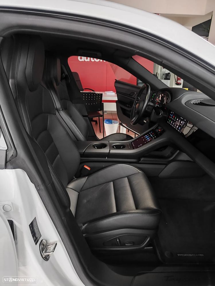 Porsche Taycan Cross Turismo 4 - 20