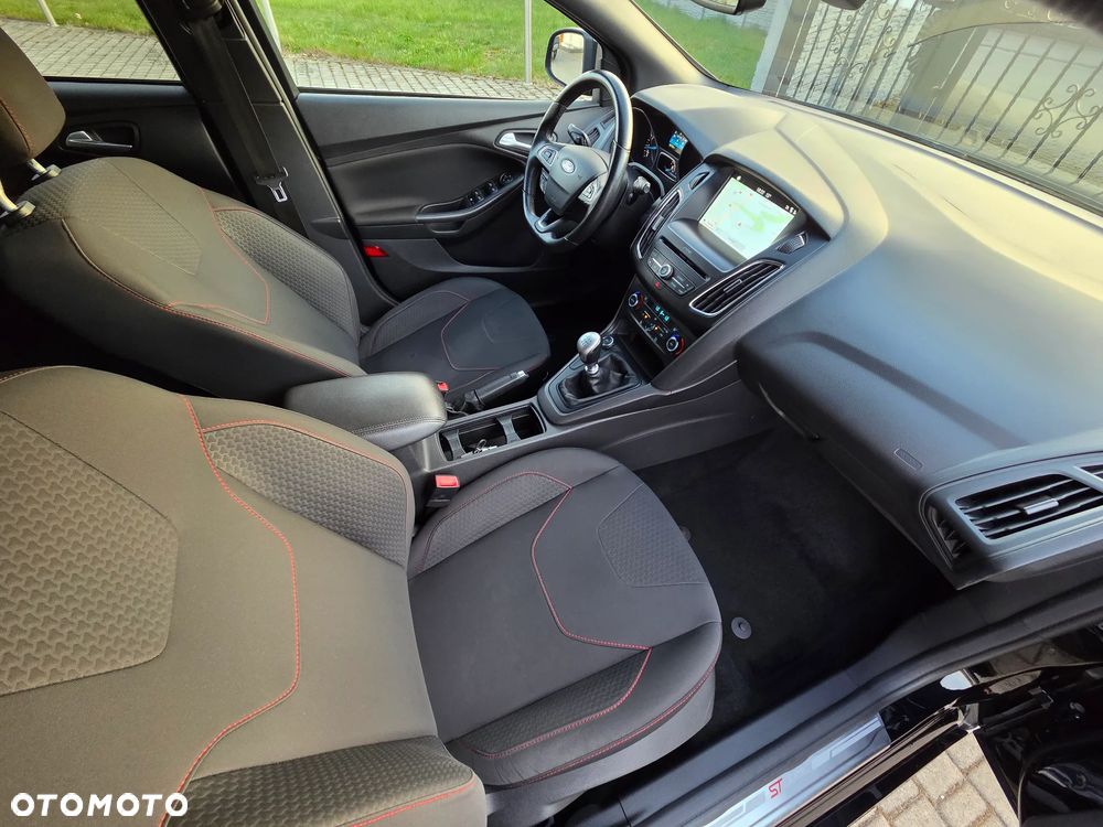 Ford Focus 1.0 EcoBoost Start-Stopp-System ST-LINE DESIGN - 33