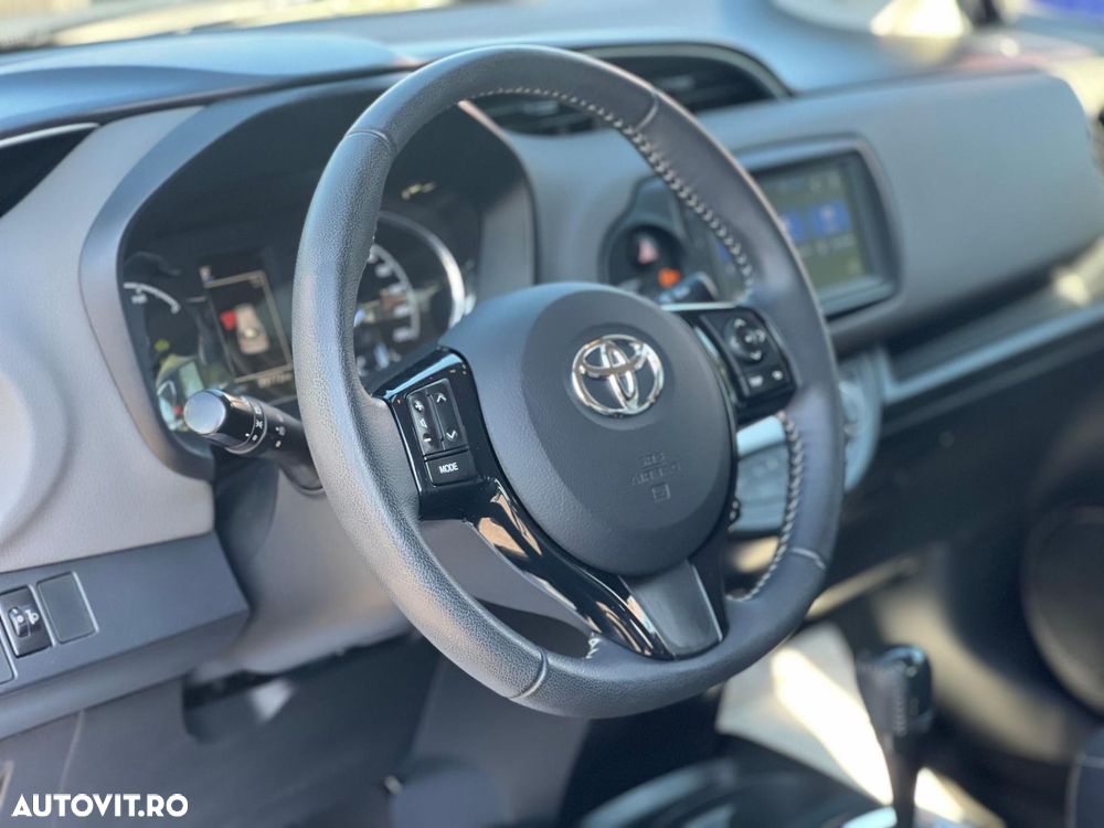 Toyota Yaris 1.5 VVT-i HSD Dynamic - 9