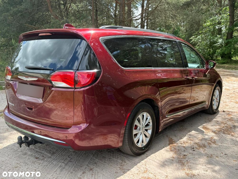 Chrysler Pacifica - 12