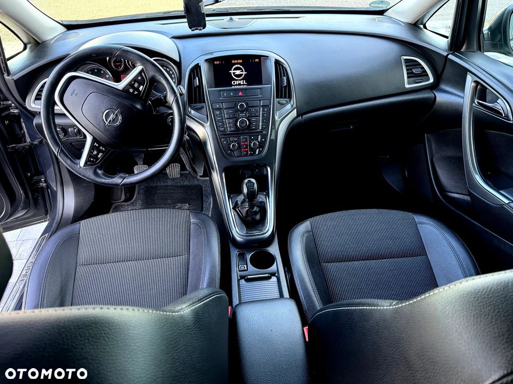 Opel Astra 1.4 Turbo Cosmo - 25
