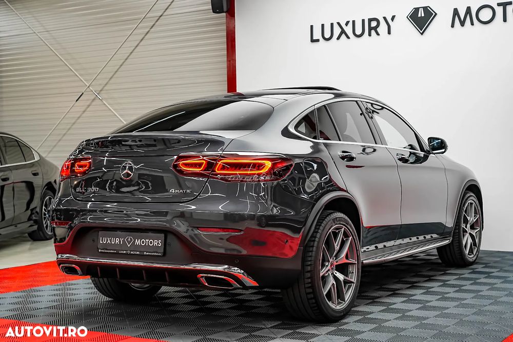 Mercedes-Benz GLC Coupe 300 4Matic 9G-TRONIC AMG Line Plus - 11