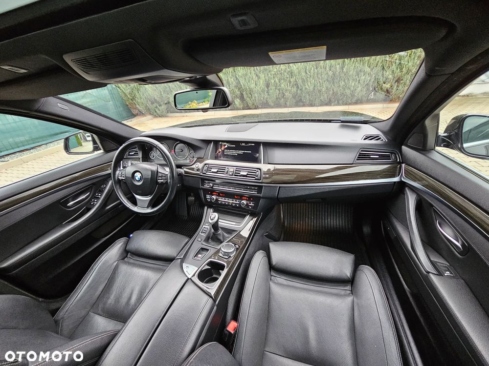 BMW Seria 5 525d Luxury Line - 29