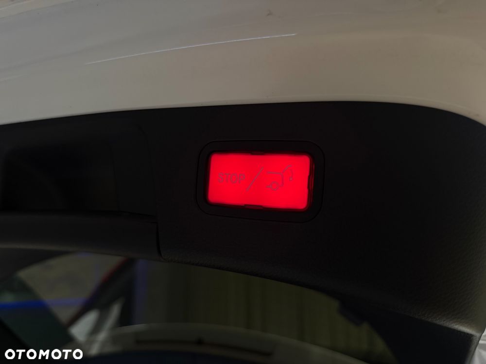 Mercedes-Benz GLA 200 7G-DCT - 31