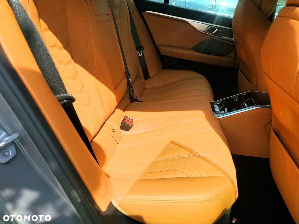 BMW Seria 8 - 11