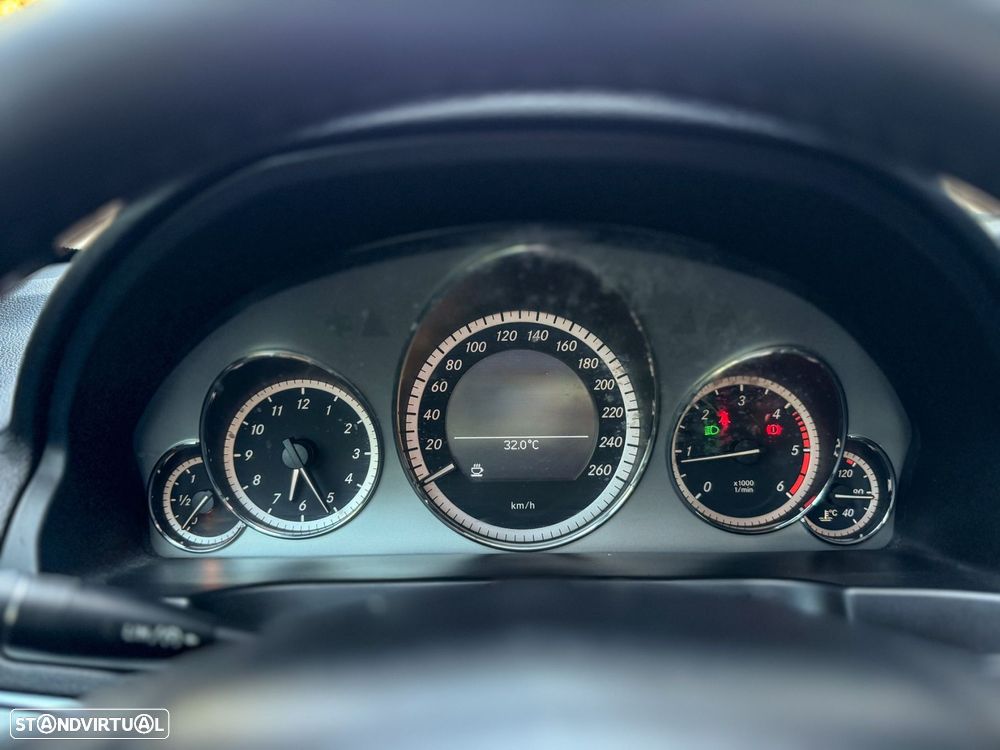 Mercedes-Benz E 220 CDi Avantgarde BlueEfficiency - 36