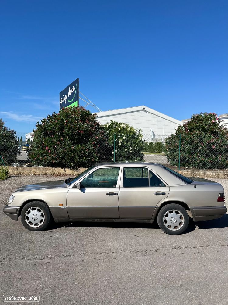 Mercedes-Benz E 250 D Turbo - 3