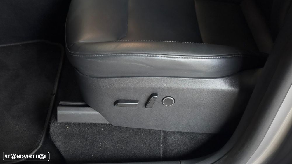 Tesla Model Y Performance Dual Motor AWD - 25