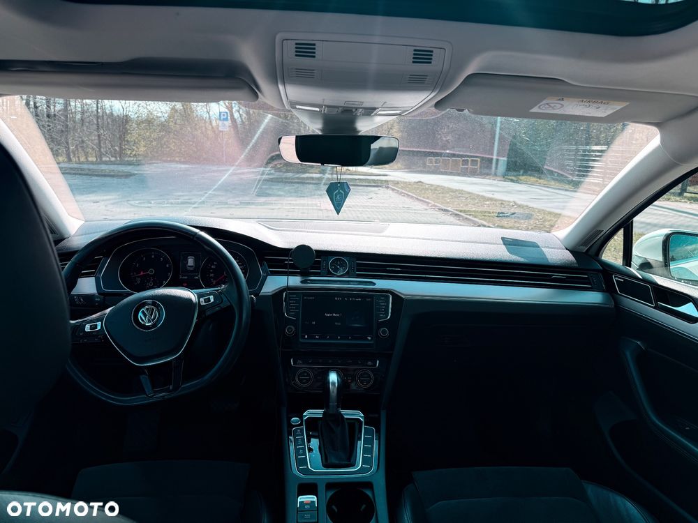 Volkswagen Passat - 16