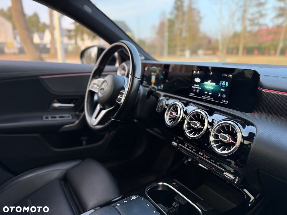 Mercedes-Benz CLA 220 d AMG Line 8G-DCT - 21