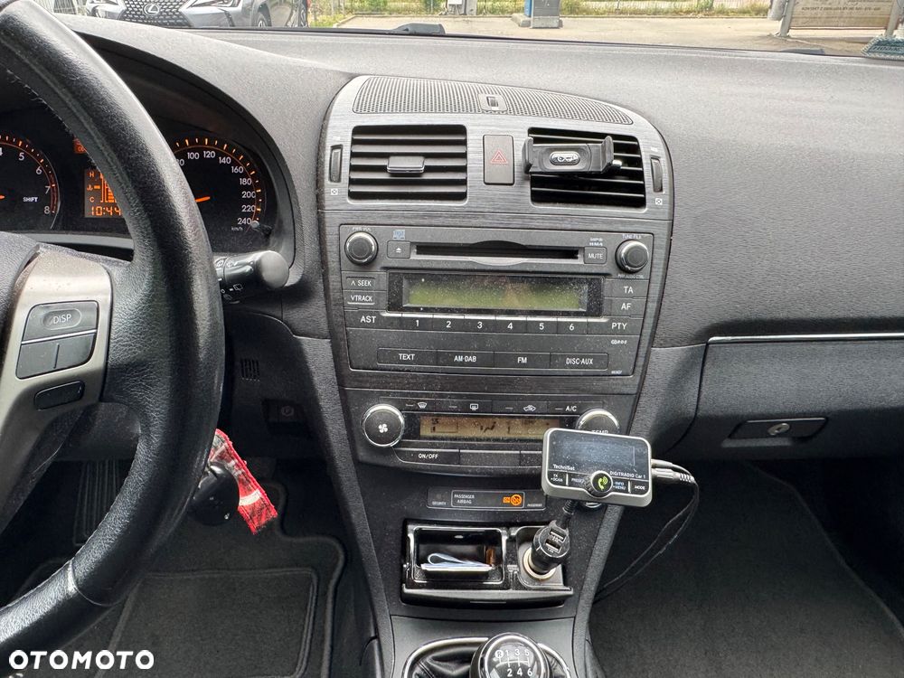 Toyota Avensis 1.8 Luna - 16