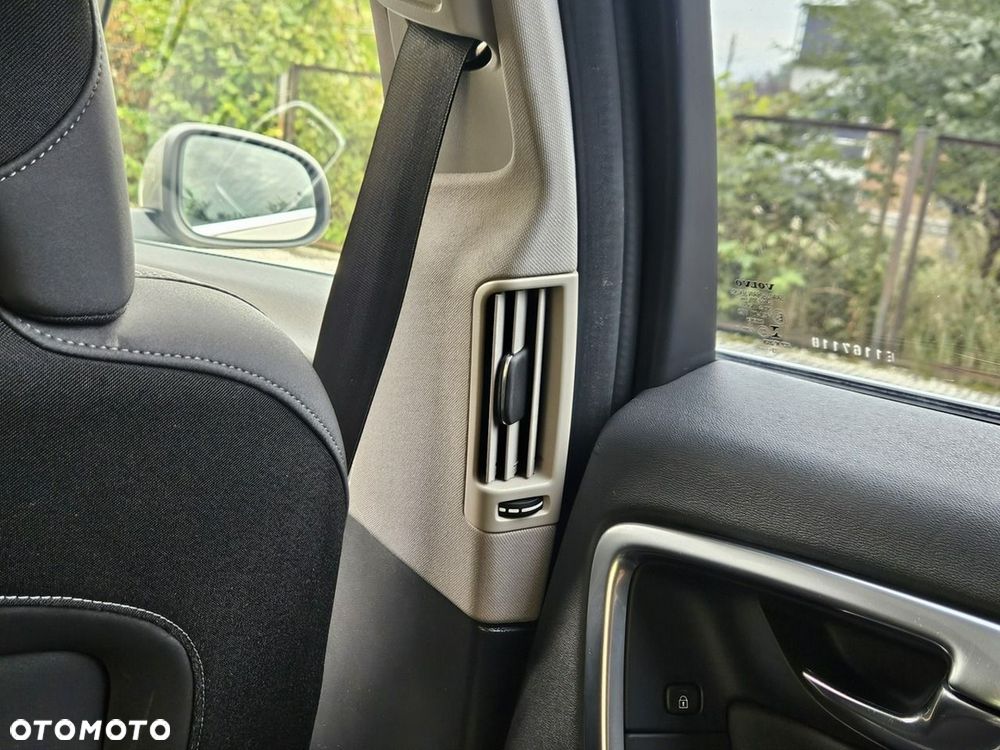 Volvo V60 D4 Momentum - 26