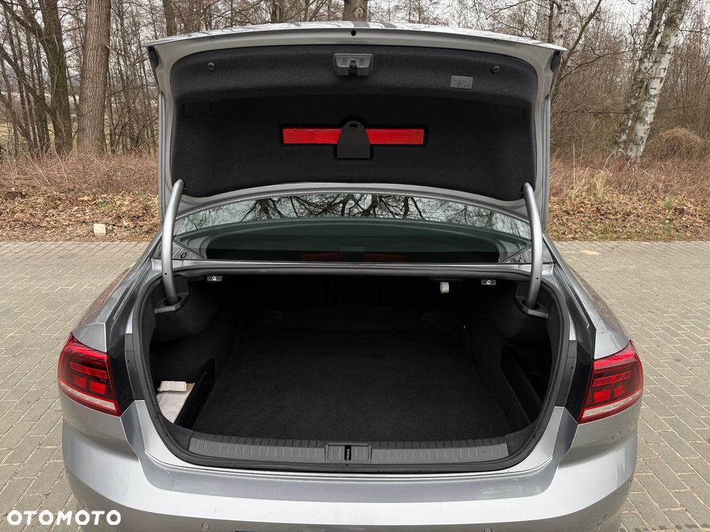 Volkswagen Passat 2.0 TDI EVO Business DSG - 24