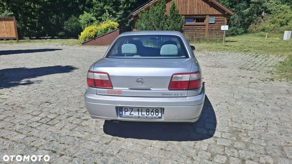 Opel Omega 2.2 Elegance - 2