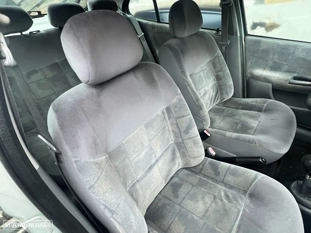 Renault Mégane 1.4 16V RTE - 6