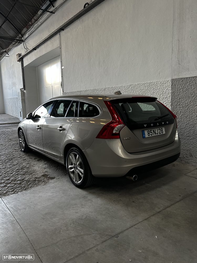 Volvo V60 2.0 D4 Summum Start/Stop — photo 3