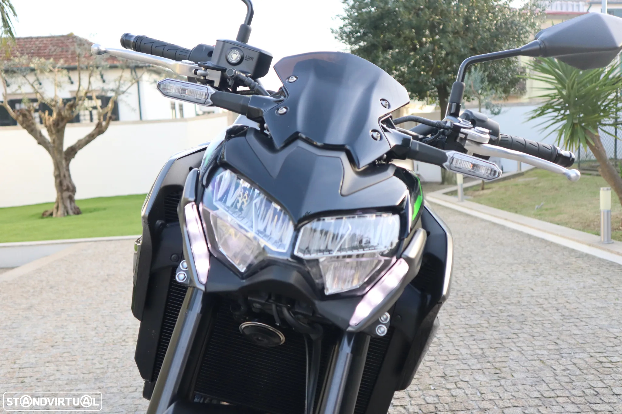 Kawasaki ZR 900F - 17