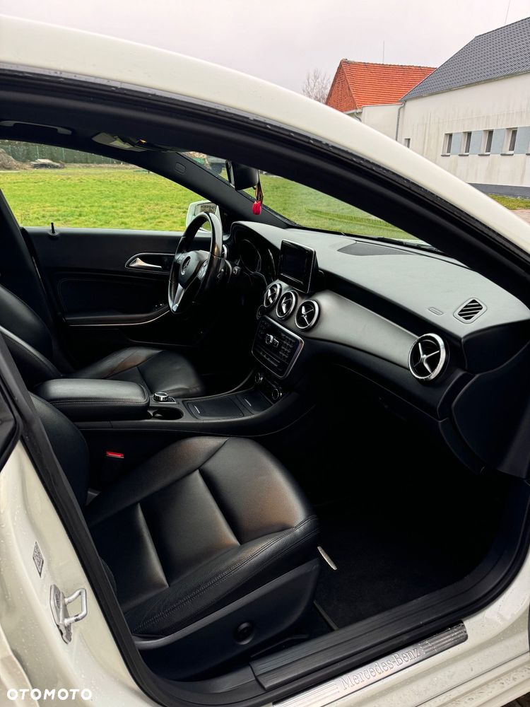 Mercedes-Benz CLA 250 7G-DCT - 9