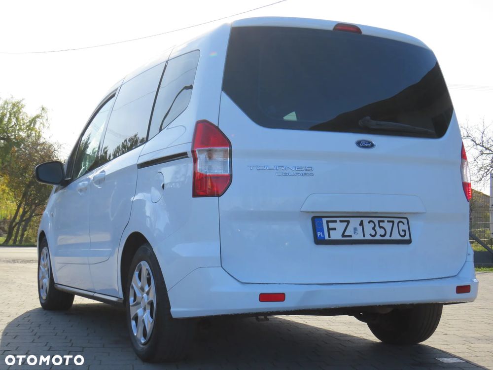 Ford Tourneo Courier - 16