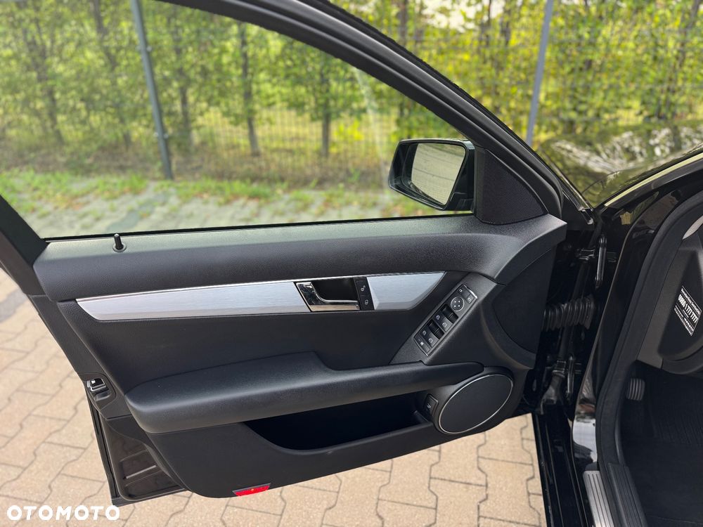 Mercedes-Benz Klasa C 180 Kompressor Automatik Avantgarde - 32